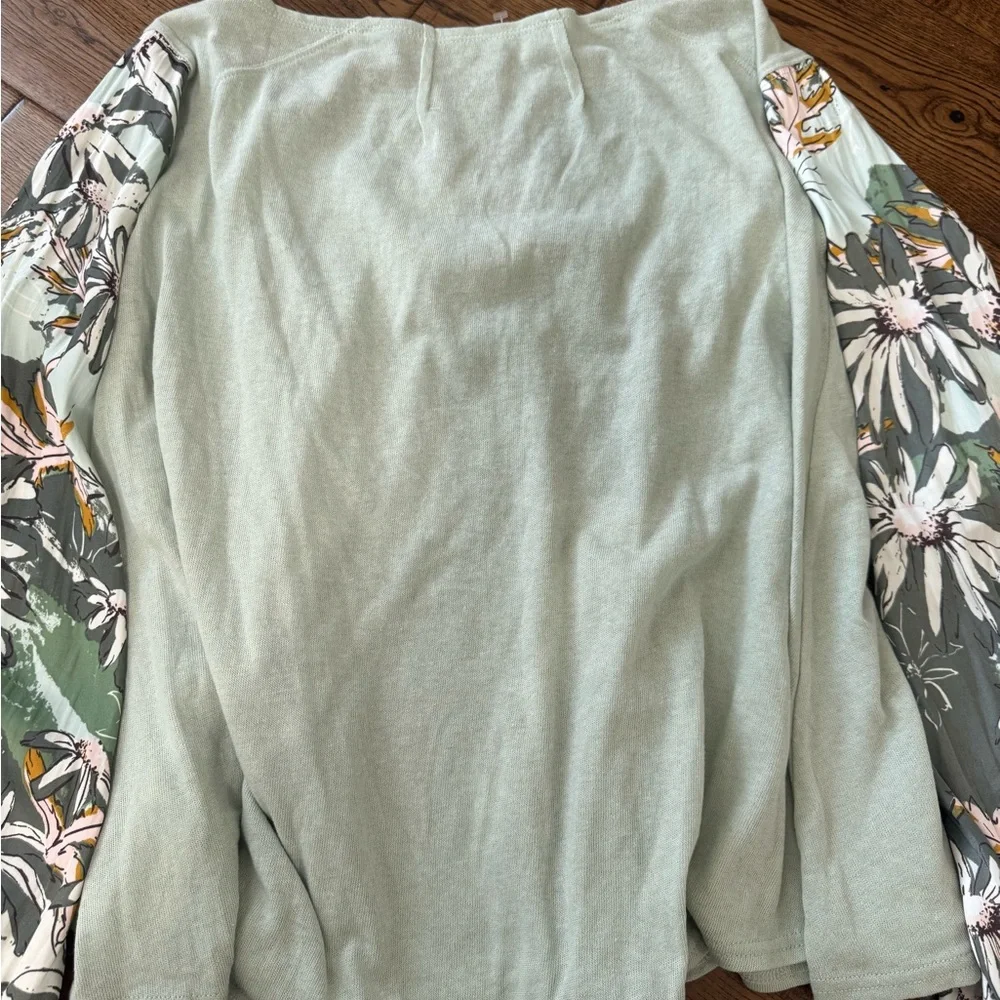 262. NWT Free People Moss Green Blouse with Floral Print Sleeves